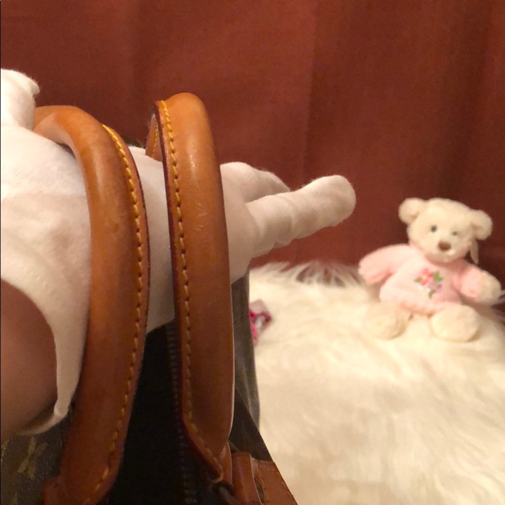 Authentic ✅ - Picture 5 of 8